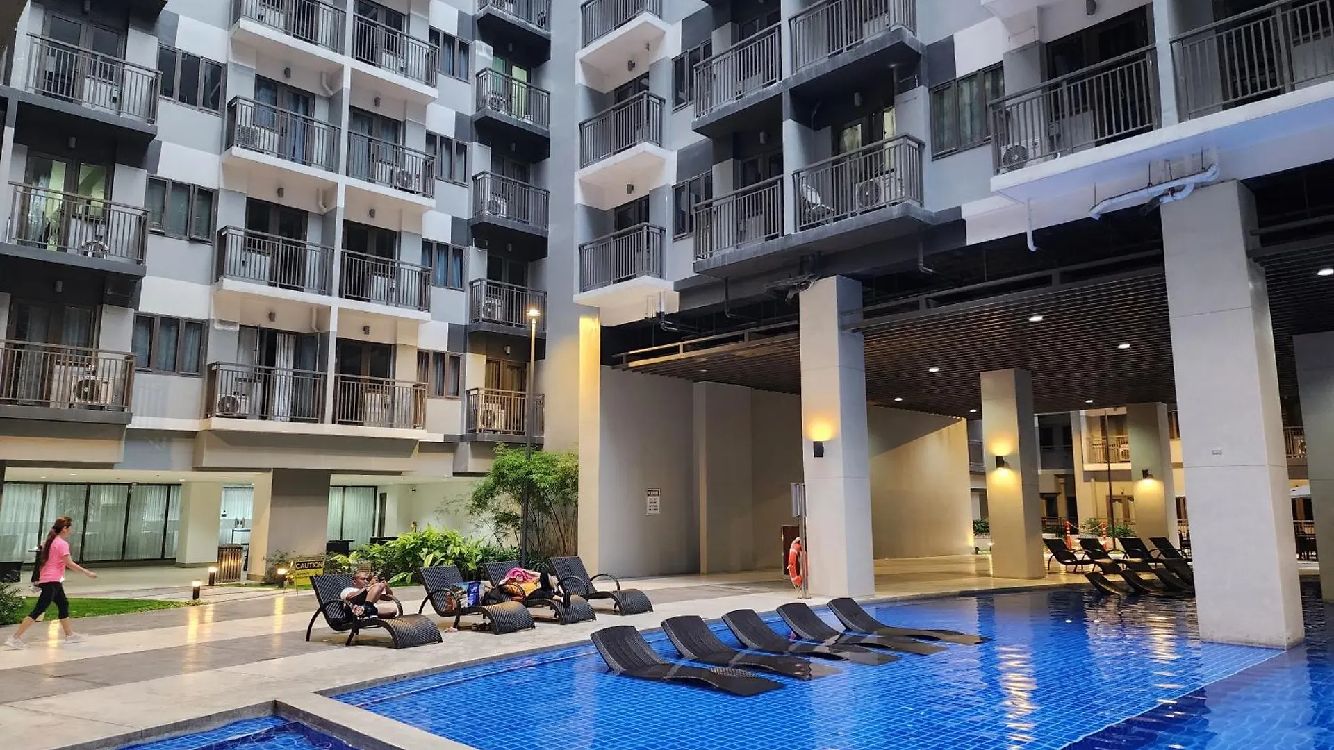 Apartment 1Br With Balcony Condotel In Moa Complex, Entertainment City, Near Naia, Free Wifi, Netflix Manila Philippines